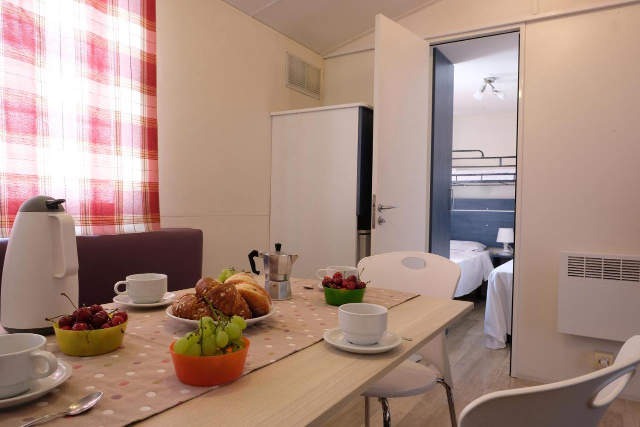 Happy Camp Mobile Homes In Camping Golden Sunset Alissos Exterior foto